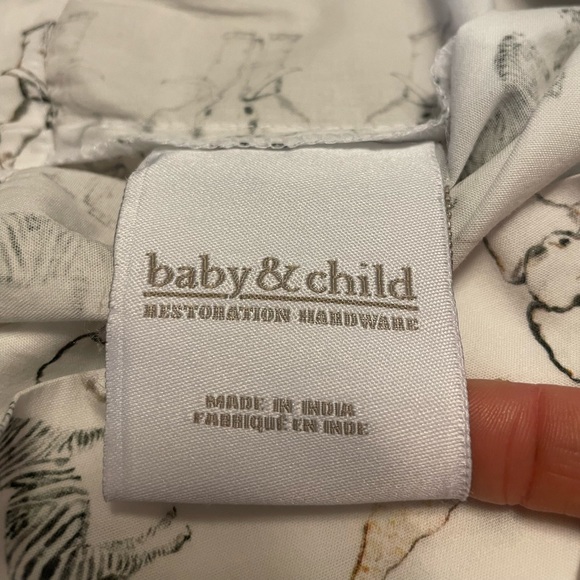 Restoration Hardware Baby&Child WATERCOLOR SAFARI ANIMAL PRINT (2) PILLOWCASES - Picture 7 of 9